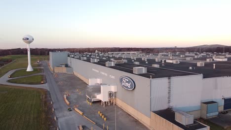 Ford-Woodhaven-Stamping-Plant-Building-And-Water-Tower-In-Wyandotte,-Michigan---ascending-drone