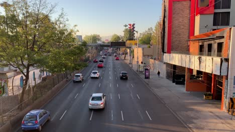 La-Ciudad-De-México-Es-Una-De-Las-Ciudades-Más-Grandes-Del-Mundo,-Con-Una-De-Las-Mayores-Aglomeraciones-De-Autos-Del-Planeta,-Por-Lo-Que-Los-Videos-Del-Transporte-En-Esta-Ciudad-Son-Imprescindibles-Para-Los-Creadores-De-Contenido