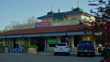 Cafe-Du-Monde-City-Park-Beignets-Coffee-Wide-Exterior