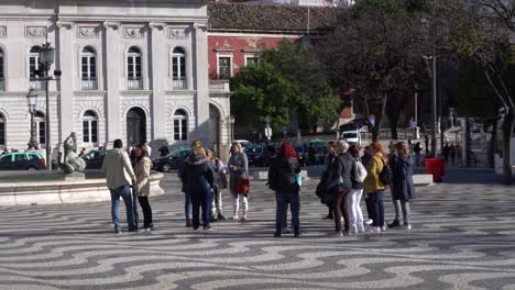 Tourists-in-guided-walking-tour-downtown-Lisbon