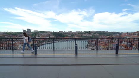 Puente-Dom-Luis-I-Con-Panorama-De-La-Ciudad-De-Oporto-Al-Fondo