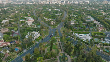 Aerial-Shot-of-Beverly-Hills-Neighborhood-in-Daytime,-Drone-Above-Upscale-Neighborhood-in-Daytime