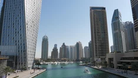 Wunderschönes-Stadtbild-Von-Dubai-Marina-Mit-Luxuriösen-Gebäuden