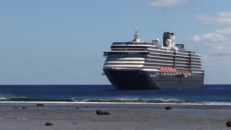 Barco-De-La-Línea-Holland-America-En-Rarotonga,-Islas-Cook