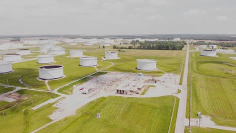 Imágenes-Aéreas-De-La-Refinería-Del-Campo-Petrolífero-De-Patoka,-Que-También-Es-El-Punto-De-Terminación-Del-Oleoducto-De-Acceso-De-Dakota