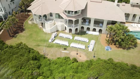 Antena-Sobre-El-Lugar-De-Celebración-De-Bodas-En-El-Resort-De-Playa-Emerald-Isle