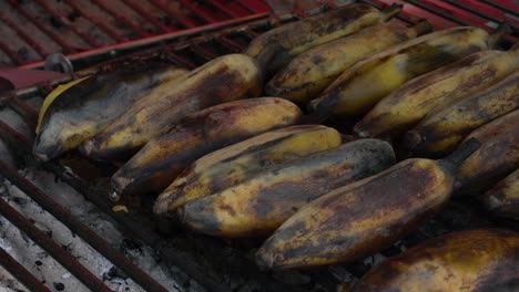 grilled-bananas-for-sale-on-street-stall-in-Bangkok,-Thailand