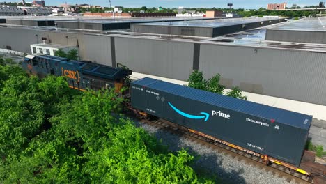 Csx,-Marca-Amazon-Prime-En-Vagones-De-Tren