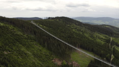 Narrow-longest-suspension-bridge-in-world-in-Dolní-Morava,-Czechia