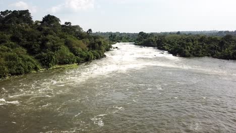 drone-view-of-the-beautiful-Nile-River-in-Jinja,-Uganda