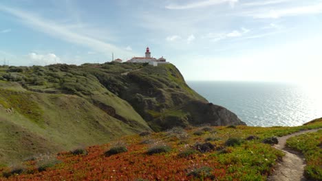 Cabo-Da-Roca:-Acantilados-Azotados-Por-El-Viento-Y-Tierras-áridas-Marcan-El-Punto-Más-Occidental-De-Europa-Continental