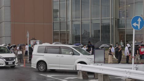 Rain-over-crowds-of-People-attending-memorial-for-Ex-Pm-Shinzo-Abe,-Pan-Shot