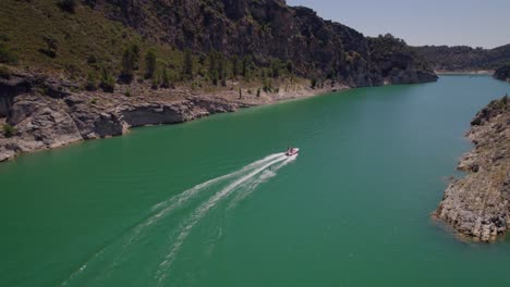 Wakeboarding-behind-a-speedboat