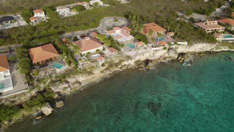 Aerial-shot-of-the-vacation-houses-on-the-shore-of-the-tropical-island