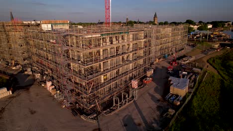 Fachada-En-Andamios-De-Kade-Zuid-Proyecto-Inmobiliario-De-Apartamentos-De-Lujo-Aéreo-En-El-Barrio-Noorderhaven-Visto-Desde-Arriba