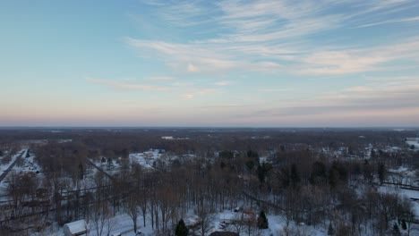 Erstaunliche-Winterlandschaft,-Sonnenuntergangslandschaft-In-Kleinen-Wohngebieten-Mit-Wunderschönem-Himmel