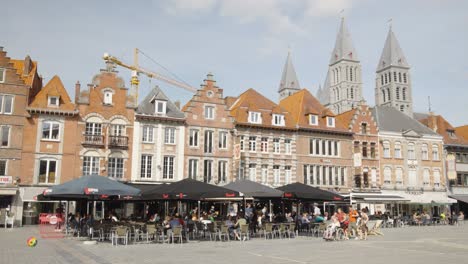 Cafetería-En-El-Vieux-Marche-Aux-Poteries-En-Tournai,-Bélgica