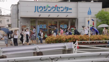 Japanese-People-Line-up-to-Pay-Respects-to-Shinzo-Abe-in-Nara