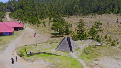 Aerial-view-over-visitors-at-Valle-Nuevo-Pyramid-and-entry-park-reception
