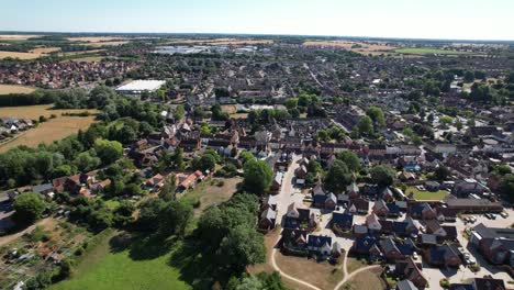 Hadleigh-Town-Suffolk,-Reino-Unido-Panoramización-Drone-Vista-Aérea