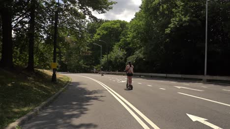 Zeitlupenaufnahmen-Von-Radfahrern,-Die-Im-Central-Park-Fahren