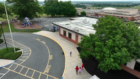 Students-on-sidewalk-at-school