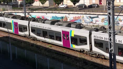 Tren-Inoui-Sncf-Que-Pasa-Por-Encargo-Decoración