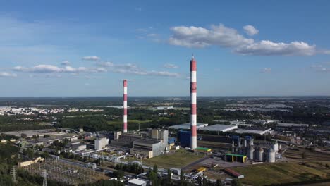 Eine-Drohnenaufnahme-Eines-Kohlekraftwerks-In-Lodz,-Polen