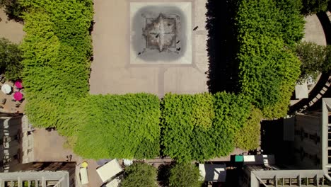 green-park-and-people-walking-in-Montpellier