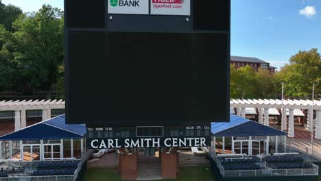 Marcador-Del-Centro-Carl-Smith-En-El-Campo-De-Fútbol-De-La-Universidad-De-Virginia