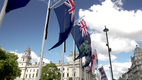 Commonwealth-Flaggen-Flattern-Im-Wind-Am-Parliament-Square-In-Westminster