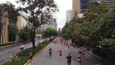 Vista-Por-Drones-De-Un-Grupo-De-Corredores-Durante-El-Maratón-De-La-Ciudad-De-México-De-2022.