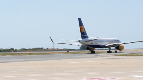 An-Icelandair-Boeing-757-Plane-Taxiing-at-the-Taxiway-for-Departure