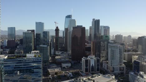 Wunderschönes-Luftbild-Der-Modernen-Wolkenkratzer-Aus-Glas-In-Los-Angeles