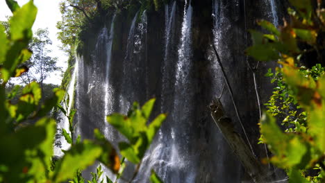 Waterfall-in-Plitvice-lakes-Park,-Croatia