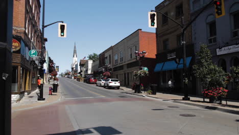 Time-lapse-of-a-beautiful-street-in-a-beach-town