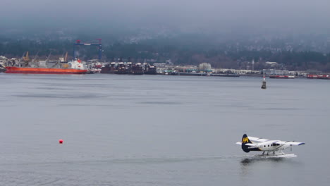 Small-plane-gliding-in-the-harbour-of-a-beautiful-lake