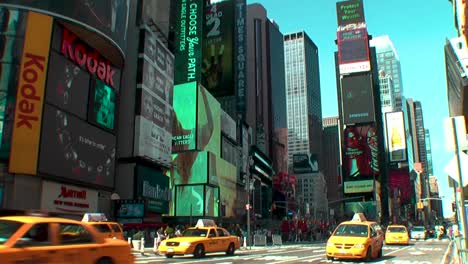 Handheld-Eröffnungsaufnahme-Des-Times-Square-Im-Jahr-2010