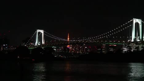La-Vista-Del-Puente-Del-Arco-Iris-Y-La-Torre-De-Tokio-Por-La-Noche