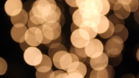 Unscharfe-Gelbe-Bokeh-Lichter,-Die-Von-Einem-Weihnachtsbaum-Kommen