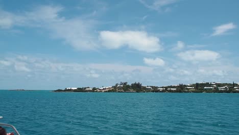 Bermuda-Fähre,-Die-Von-Hamilton-City-Zur-Royal-Naval-Dockyard-Fährt