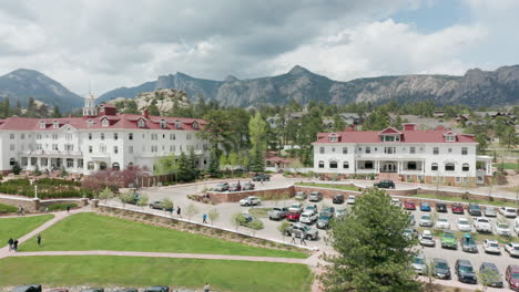 Das-Stanley-Hotel-In-Estes-Park-Colorado-War-Die-Inspiration-Für-Das-Oversight-Hotel-Von-The-Shining-Und-Wurde-In-Der-Fernsehserie-Verwendet