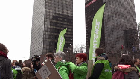Greenpeace-Siendo-Entrevistado-En-La-Huelga-Global-Por-El-Futuro,-Una-Marcha-Contra-El-Calentamiento-Global