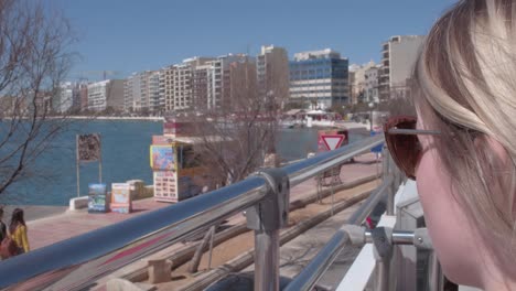 Toma-Por-Encima-Del-Hombro-Del-Paseo-Marítimo-En-Sliema-Malta-Alrededor-De-Marzo-De-2019