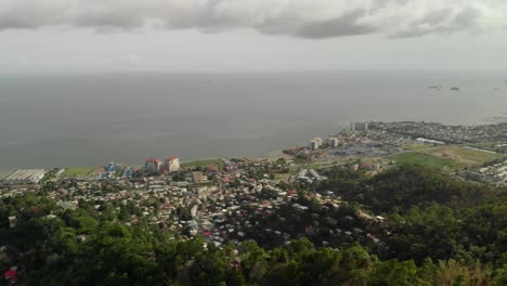 Vista-Aérea-De-Puerto-España,-La-Capital-De-Trinidad-Y-Tobago,-Conocida-Por-Su-Carnaval-Y-Música-Soca.