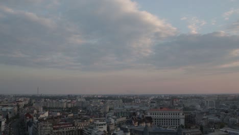 Lapso-De-Tiempo-De-La-Ciudad-De-Bucarest,-Hora-Del-Atardecer,-Rumania