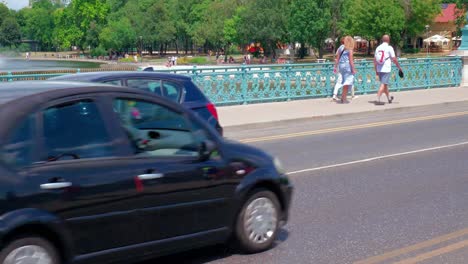 Cars-passing-through-the-bridge-in-KÃ³s-KÃ¡roly-promenade,-continue-shot-2