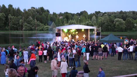 Öffentliches-Konzert-Auf-Der-Insel