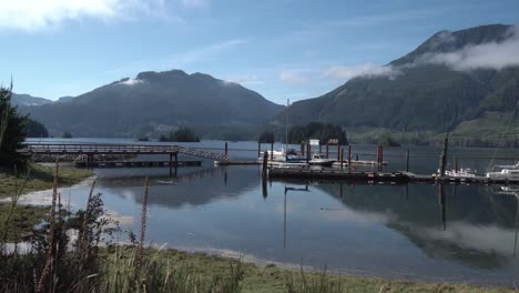 Boats-moored-on-pontoons-on-a-lake-surrounded-by-mountains-on-Vancouver-Island