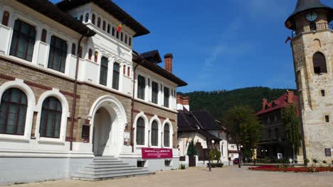 Panning-shot-of-the-art-museum-and-Stephen-the-great-tower-in-Piatra-Neamt,-Romania